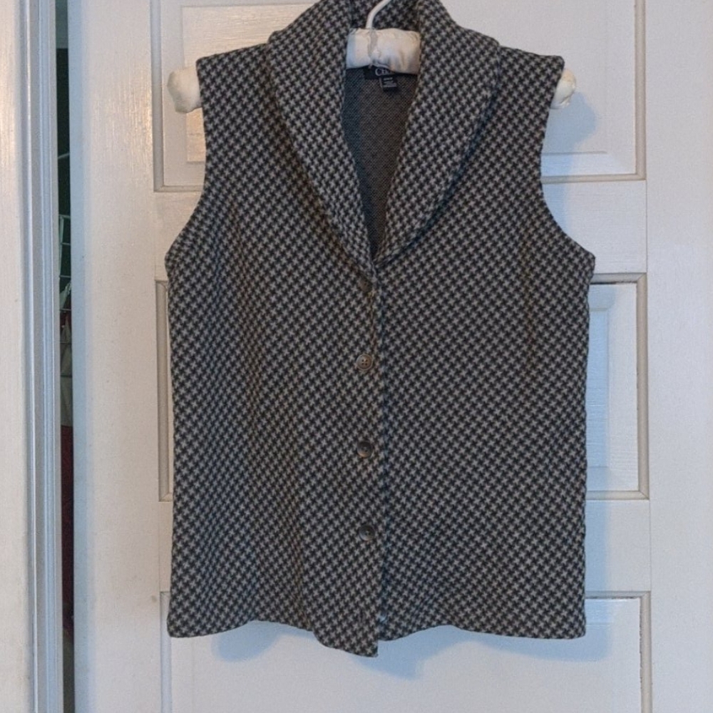 5 for $25 Chaps gray patterned vest size medium